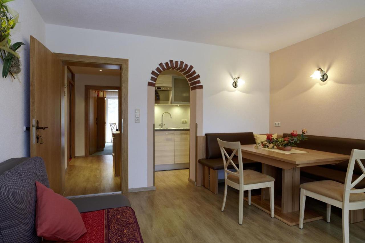 Pension Bartlhof Lermoos Bagian luar foto