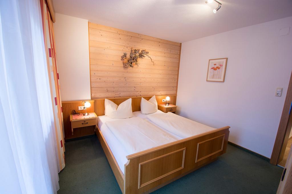Pension Bartlhof Lermoos Bagian luar foto