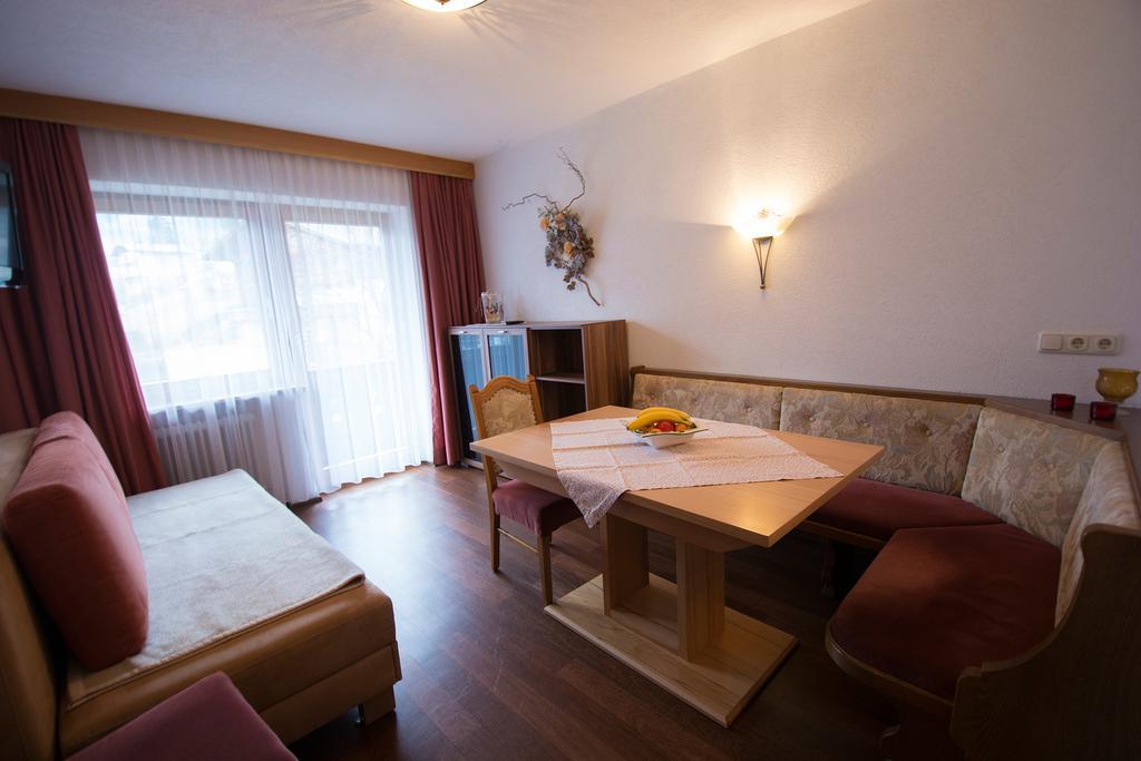 Pension Bartlhof Lermoos Bagian luar foto