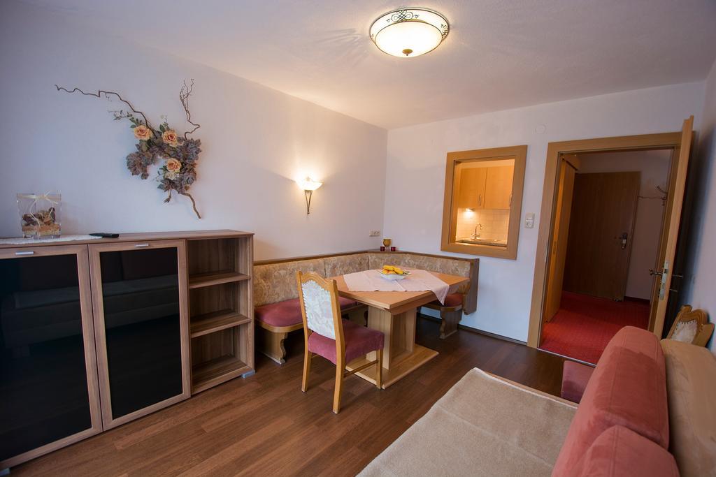 Pension Bartlhof Lermoos Bagian luar foto